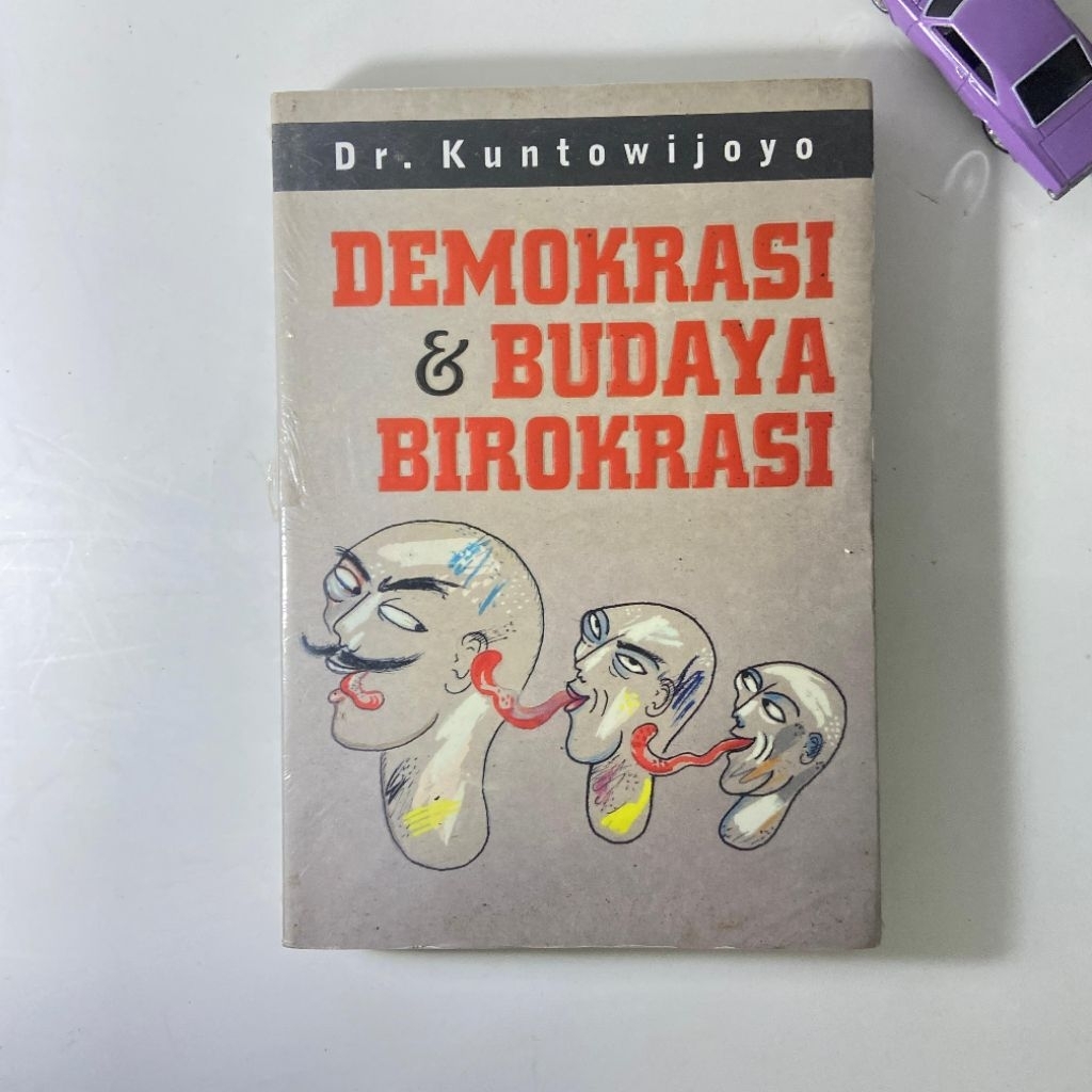 Demokrasi & Budaya Birokrasi - Kuntowijoyo