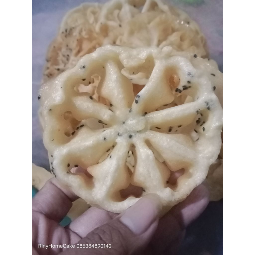 

kembang goyang manis