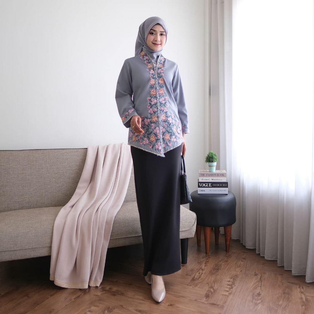 Qiarinn Kebaya Encim Motif Bunga Besar Bahan Katun Toyobo