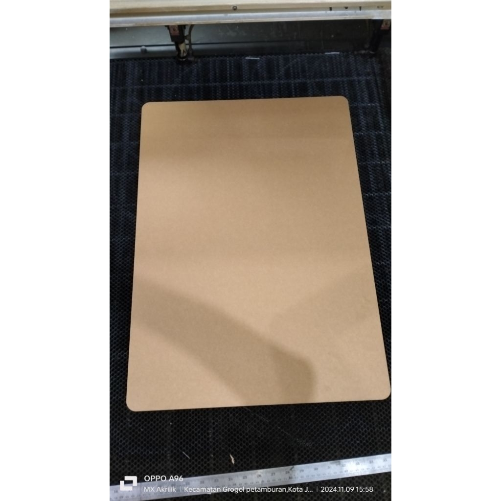 

potongan akrilik bening ukuran 25x 50 cm