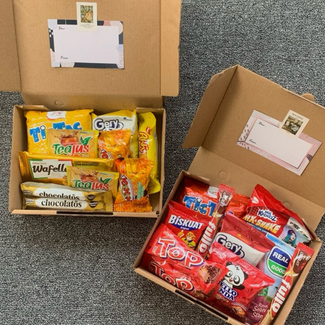 

GIFT BOX SNACK BOX HAMPERS KADO ULANG TAHUN HADIAH WISUDA SIDANG UJIAN MURAH MERIAH