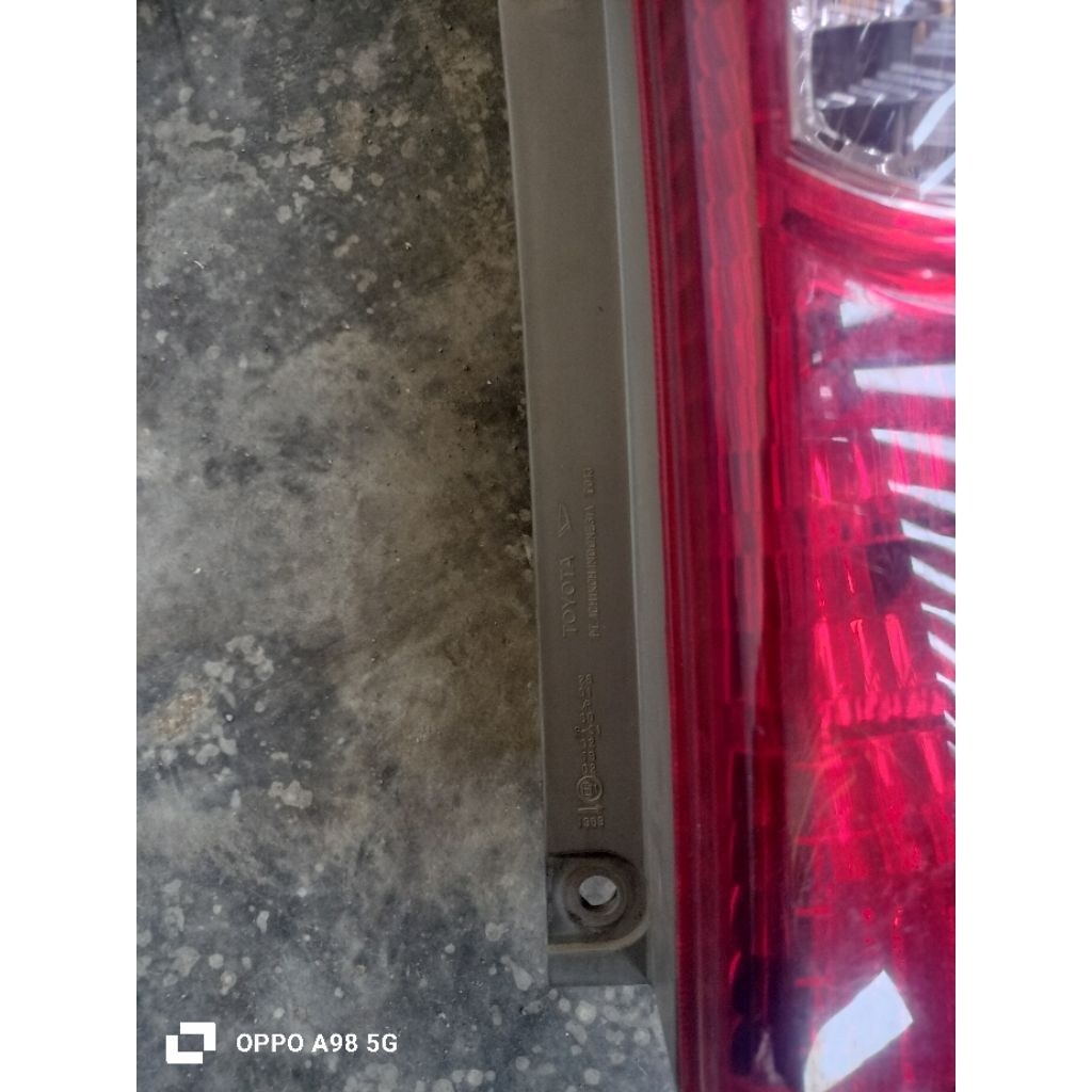 stoplamp kanan avanza old