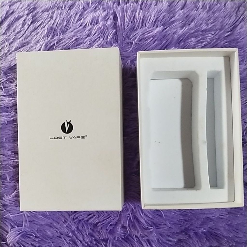 

preloved dus kotak lost pave warna putih