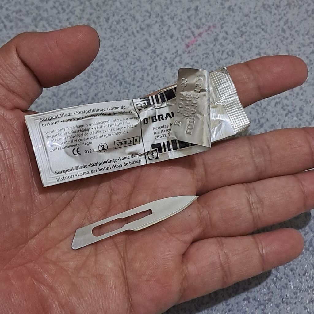 

Expired mata pisau cutter Bisturi aesculap B braun hanya untuk Hobi Kerajinan