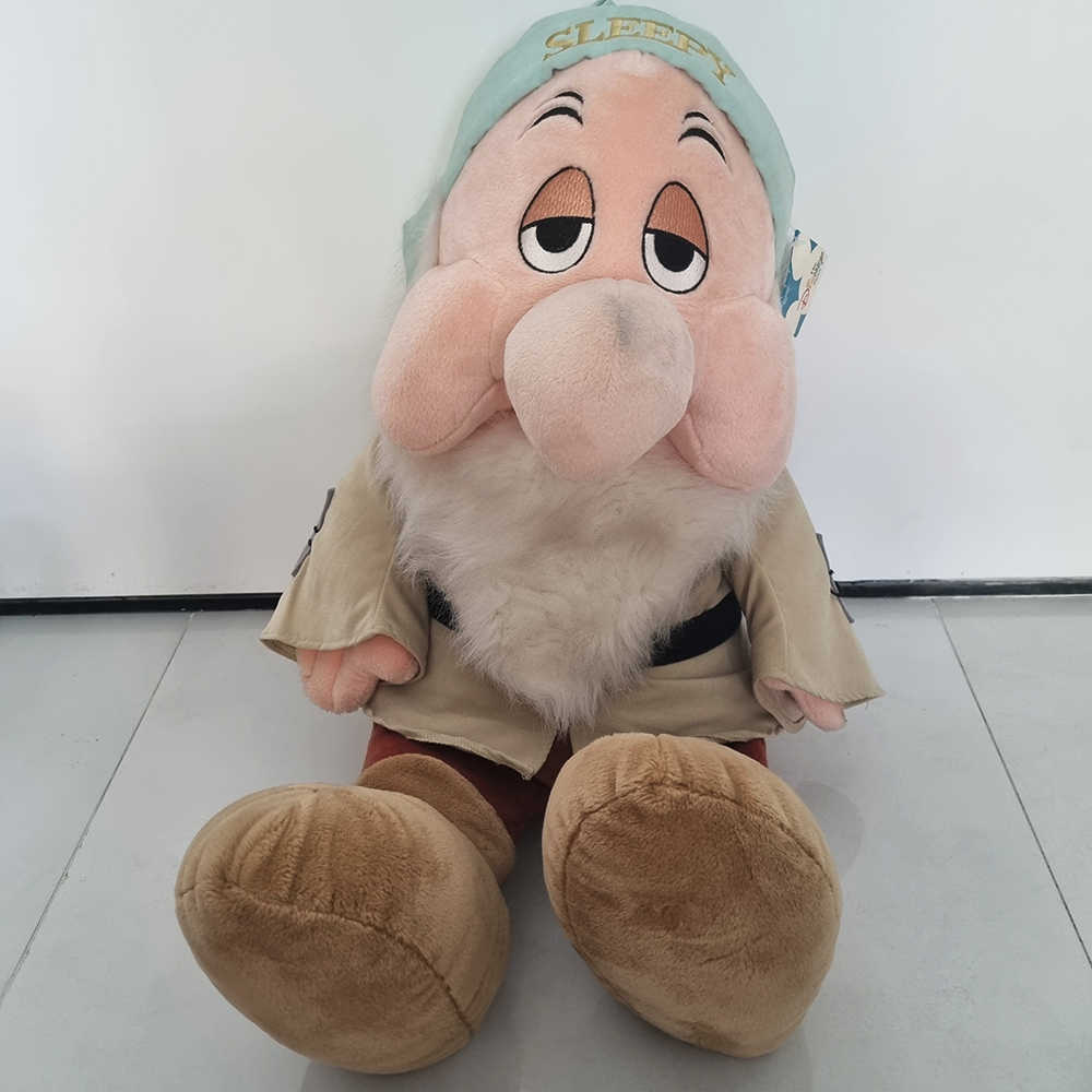 PRELOVED BONEKA SEKEN SLEEPY KURCACI SNOW WHITE DARI DISNEY STORE