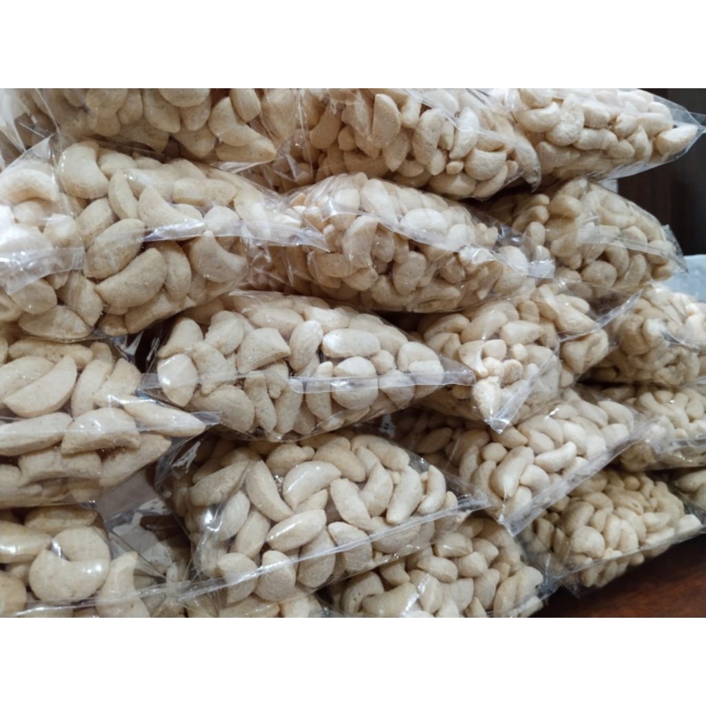 

Kerupuk kuku macan Ny.Nora