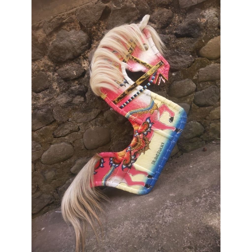 jaran fulset rambut kuda putih