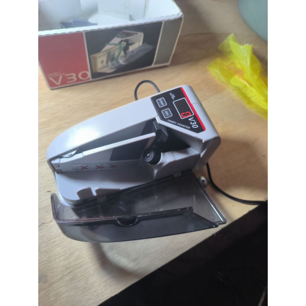 

alat penghitung uang