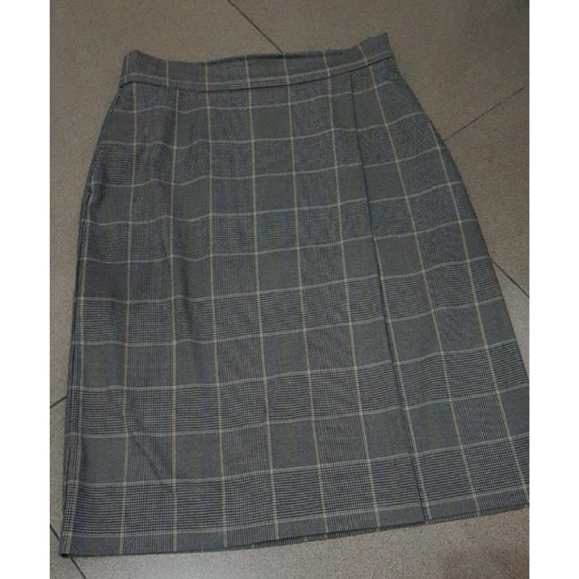 UNIQLO ROK SPAN WANITA KOTAK-KOTAK L