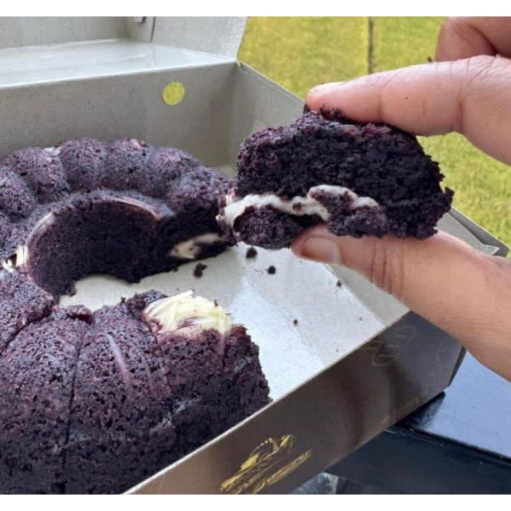 

BOLU KUKUS KETAN HITAM KEJU LUMER DIAMETER 16CM