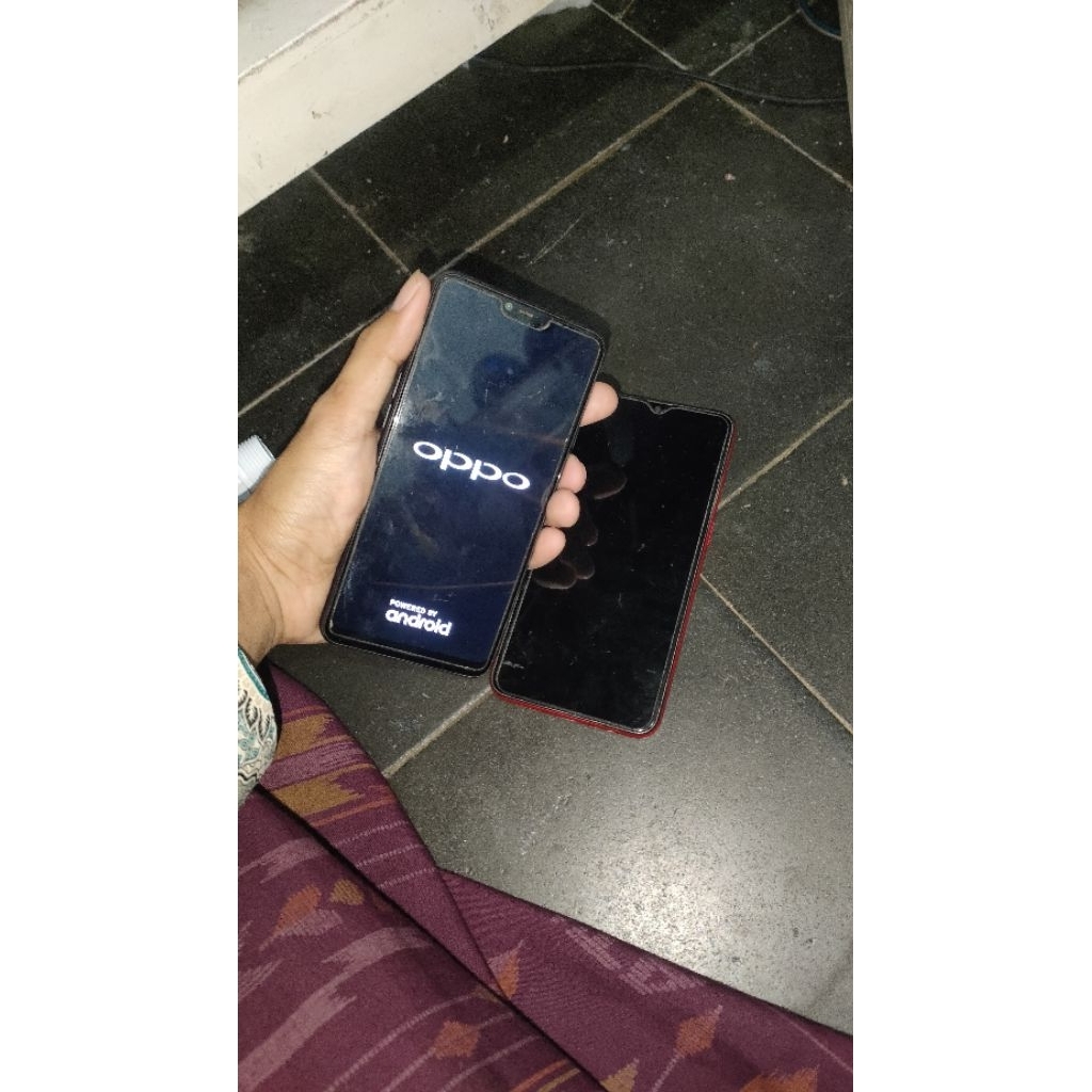 HP OPPO a3s dan a5s ( minus )