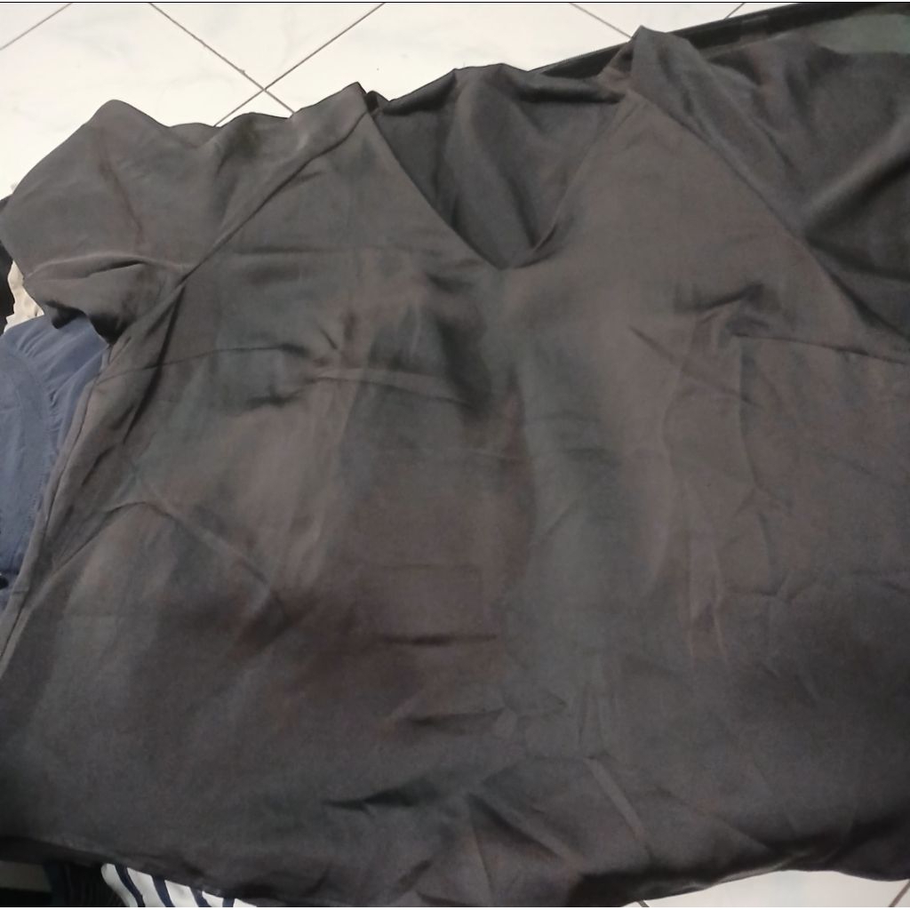 Blouse Hitam Polos