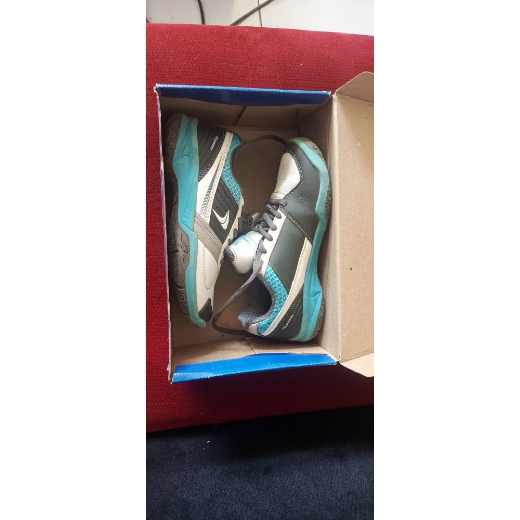 Sepatu badminton Flypower