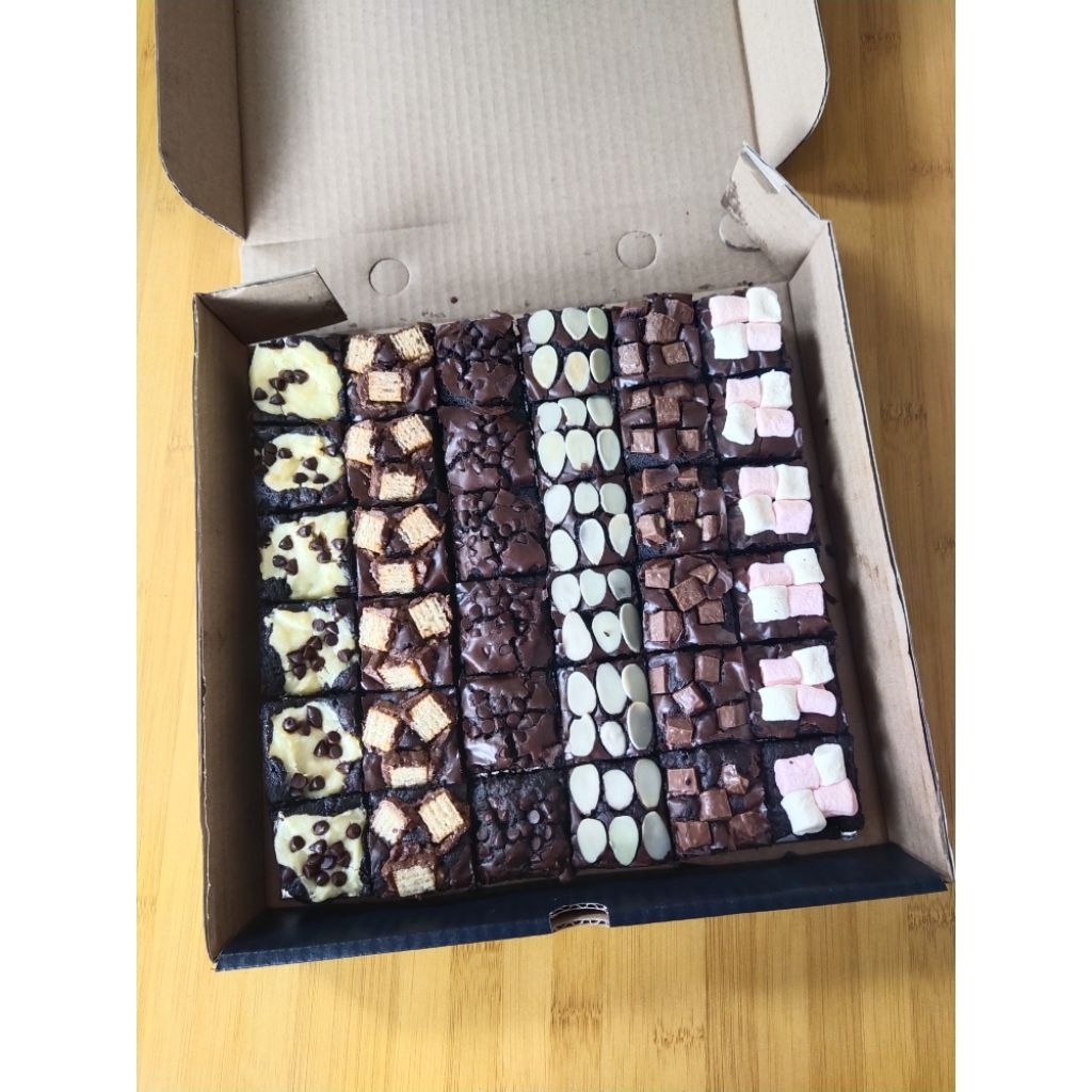 

(made by order) Brownies fudgy size 24x24cm mix-bisa pilih toping