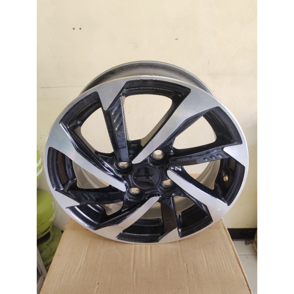 Velg Original Daihatsu Sigra R Deluxe Ring 14 PCD 4x100 Ayla Agya Calya Sigra