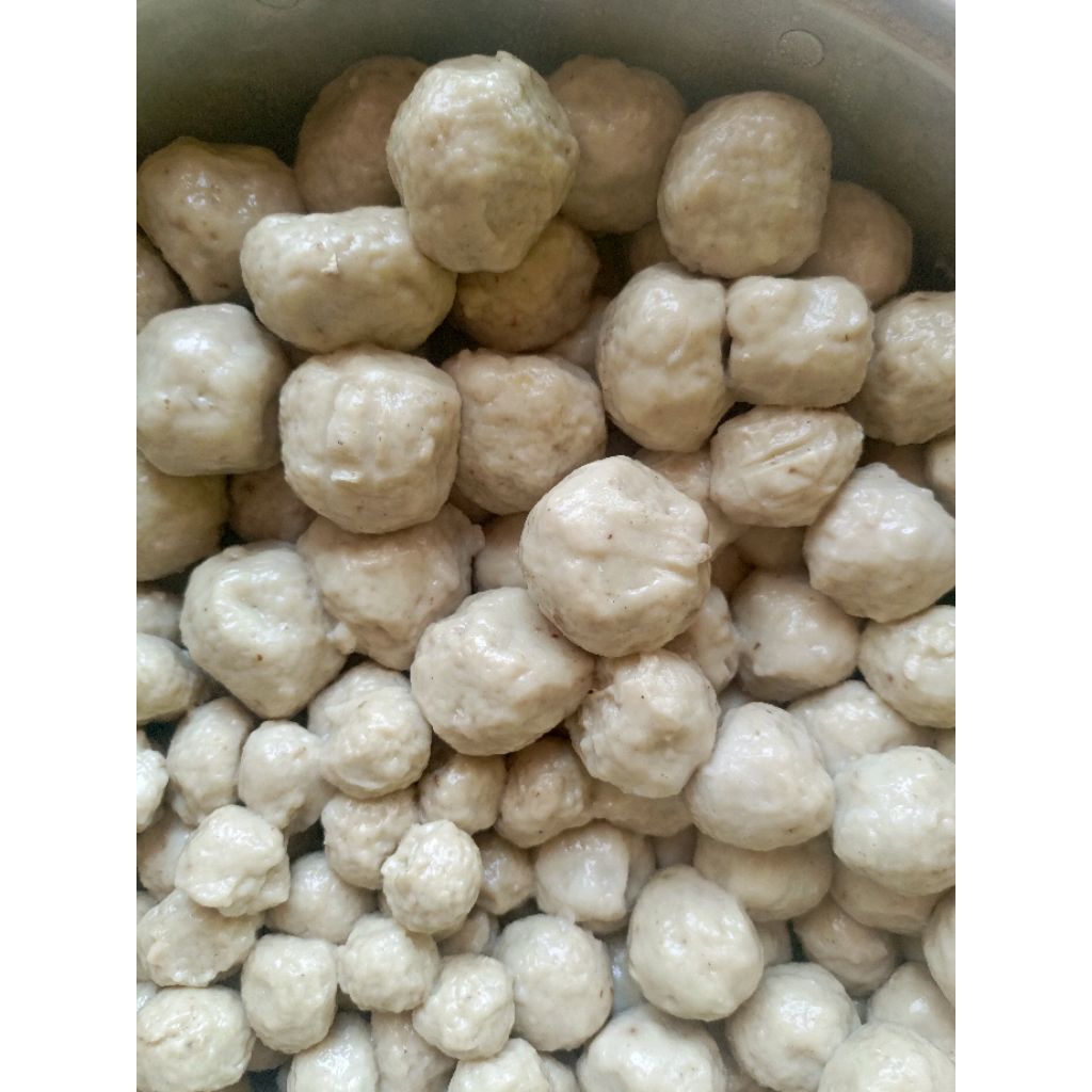 

cilok tetelan isi siap saji tinggal kukus, per bungkus isi 50 butir ukuran sedang dan ukuran besar isi 25 butir.