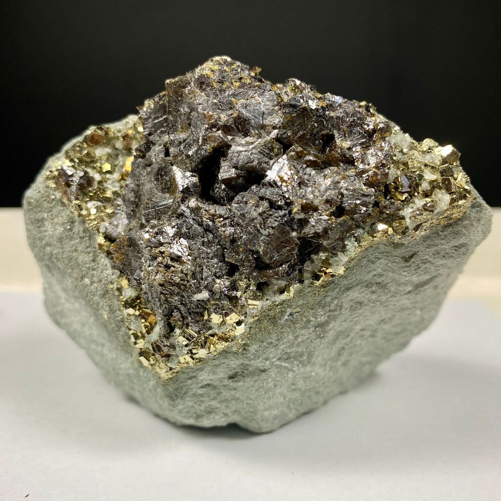 253 Gr Natural Sphalerite with Chalcopyrite Pyrite Crystal - Batu Koleksi Chalcopyrite and Pyrite Pe