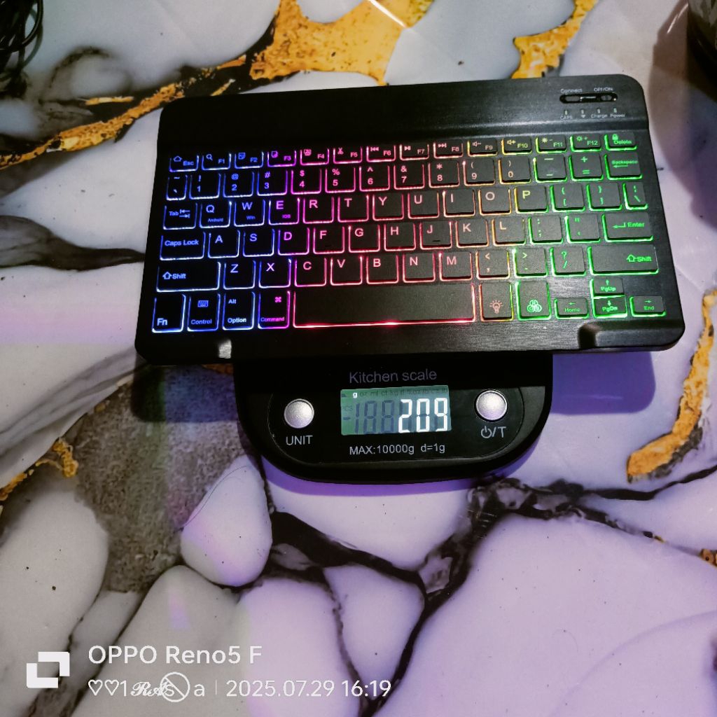 Keyboard Bluetooth
Keyboard Lampu Latar LED Warna-warni