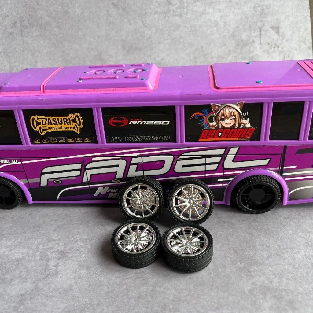 ban karet bus miniatur rkc depan belakang