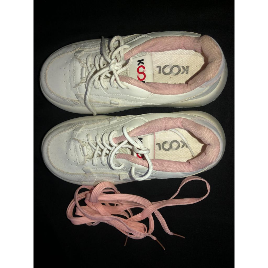 [Preloved] Sneakers/Sepatu Putih Wanita