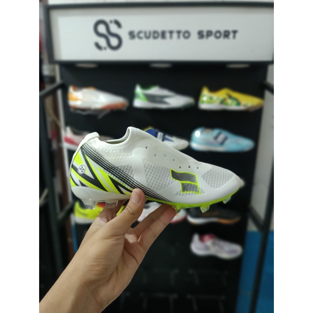 Sepatu Bola Fonder Speed Arrow Junior