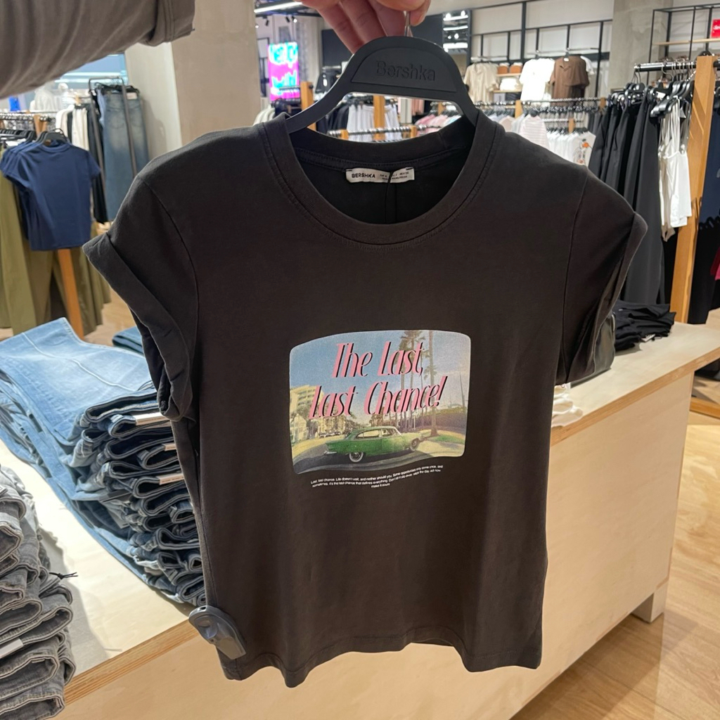 Kaus T-shirt BERSHKA Women Jastip (jasa titip)