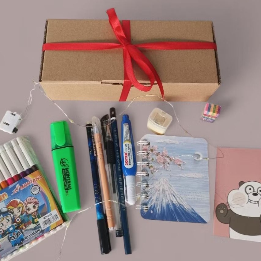 

[STATIONERY BOX] SET ALAT TULIS LENGKAP GIFT HAMPERS KADO HADIAH UNIK LUCU MURAH BONUS MINI YELLOW MAN 1