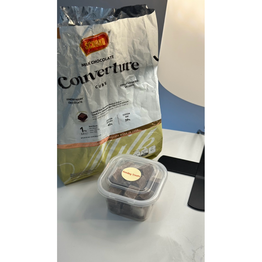 

Cokelat Couverture Cube 100gr | Milk Chocolate Premium Untuk Kue, Cookies, Dessert, Topping, Praline