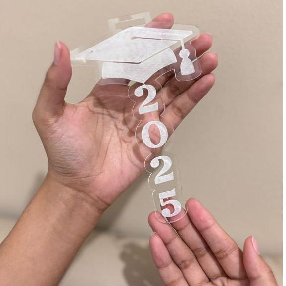 akrilik gantungan bunga wisuda - gantungan akrilik bisa custom nama