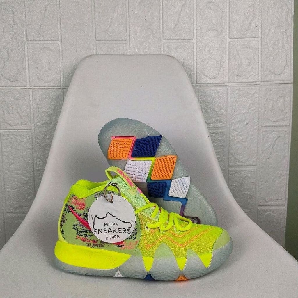 SEPATU BASKET KYRIE 4 'CONFETTI'