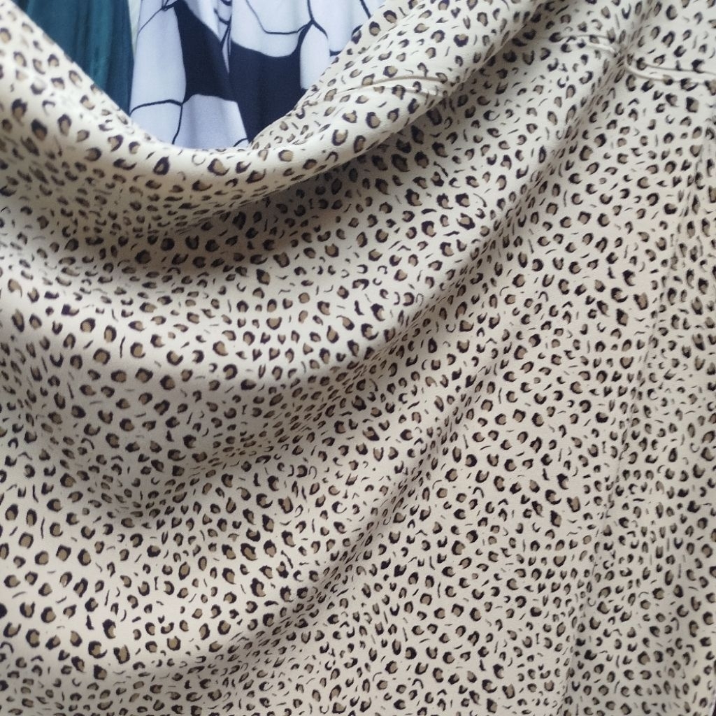 Kain Zara Crep Motif Leopard – Bahan Ceruty Zara Premium – Per 0,5 Meter – Cocok untuk Gamis,Kebaya,