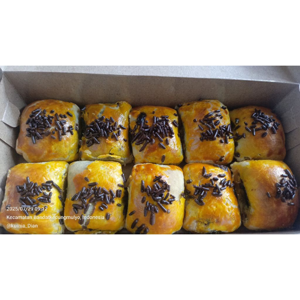 

bolen pisang coklat mama di isi 10