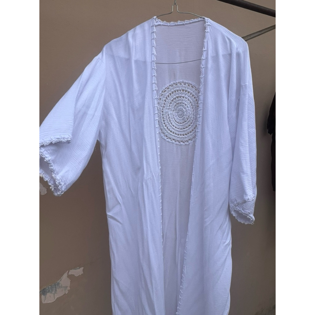 Preloved Outer pantai putih