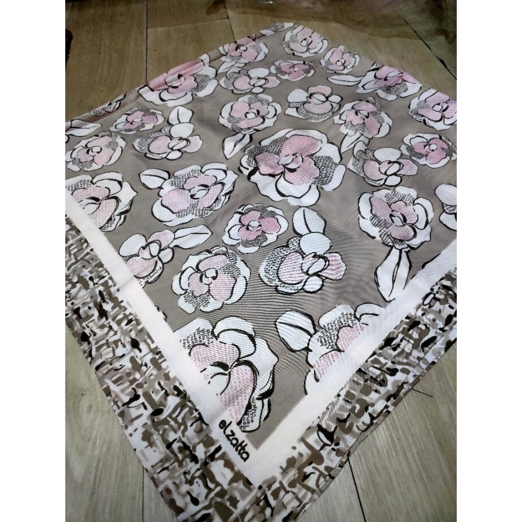 Jilbab Elzatta segiempat motif PL
