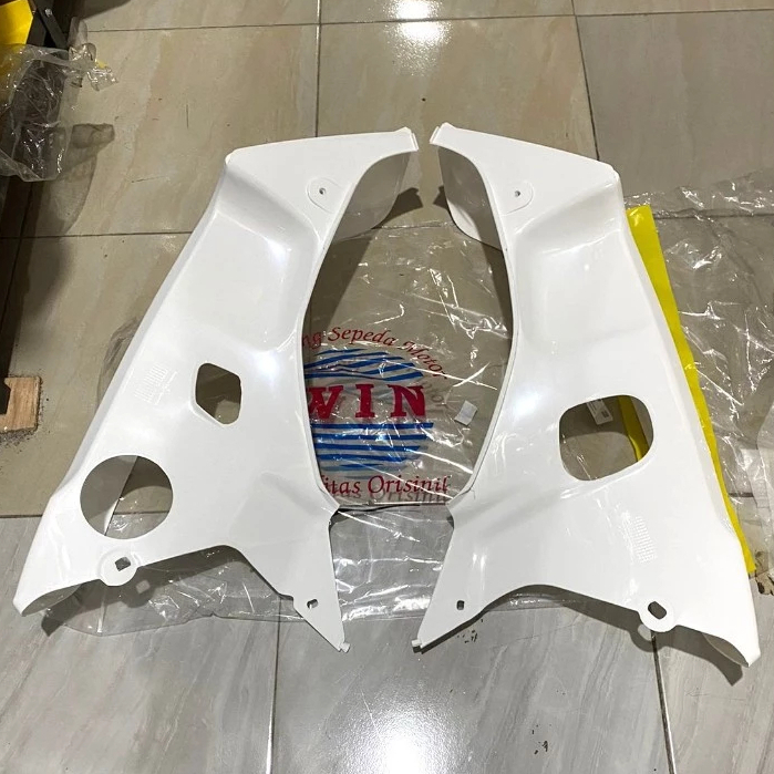 Legshield Luar Sayap Luar Astrea Grand Warna Putih Merk WIN