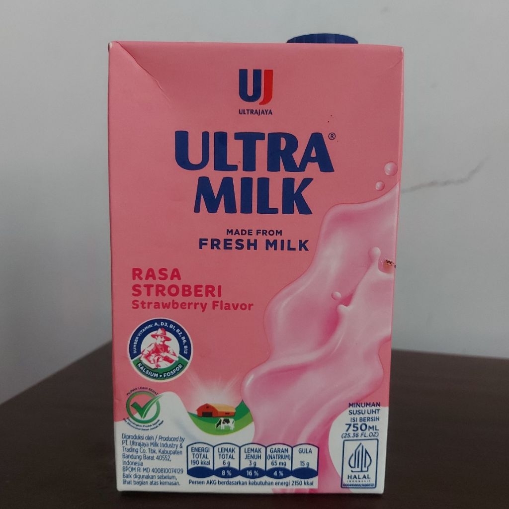 

Susu Cair Kemasan Ultra Milk Rasa Stoberi Made From Fresh Milk 750ml