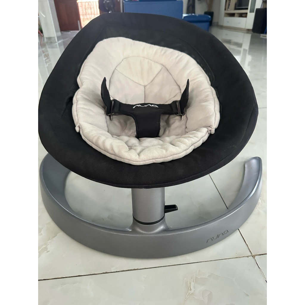 Preloved bouncer Nuna Leaf Curv