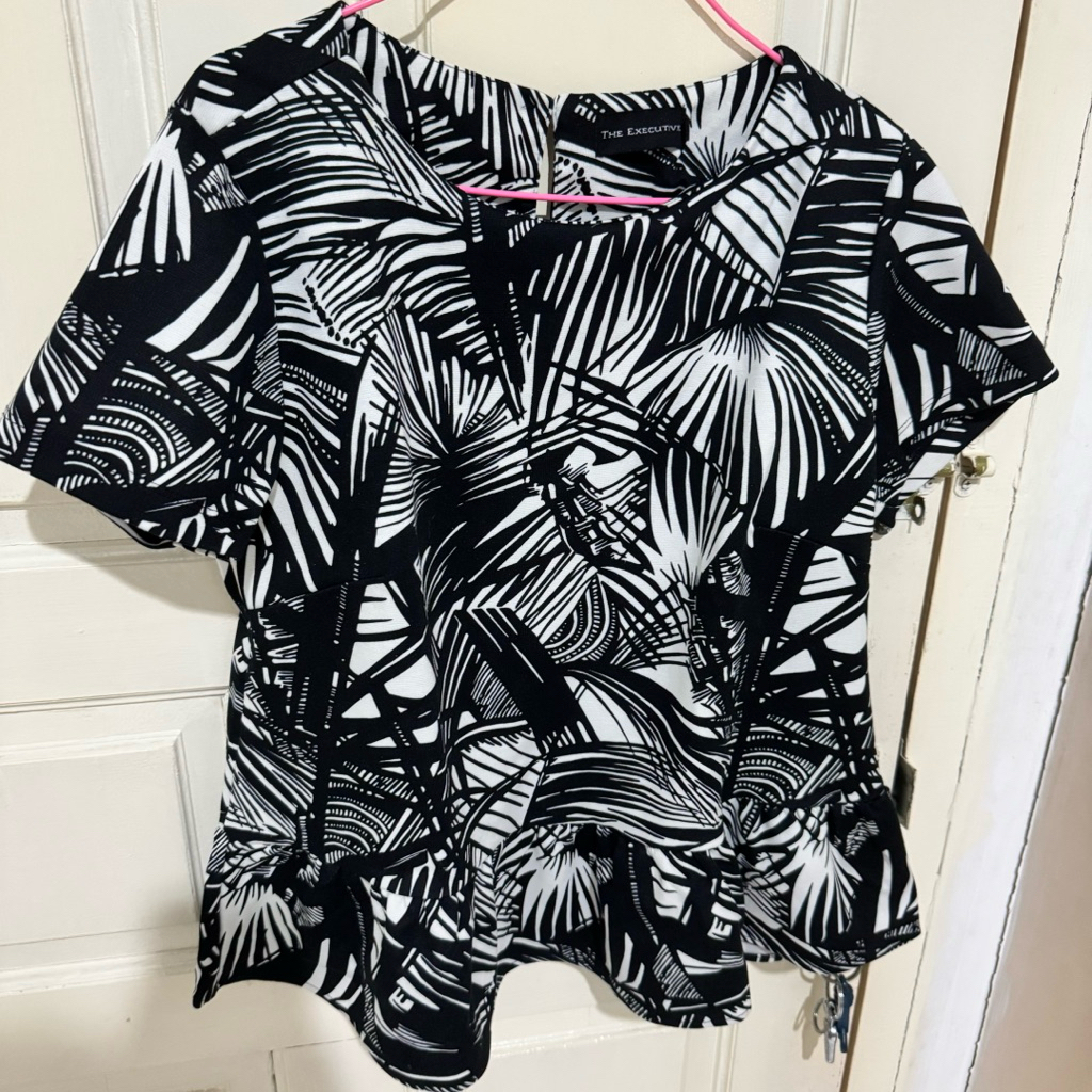 Preloved The Executive Atasan Wanita / Preloved The Executive Baju Kantor Wanita