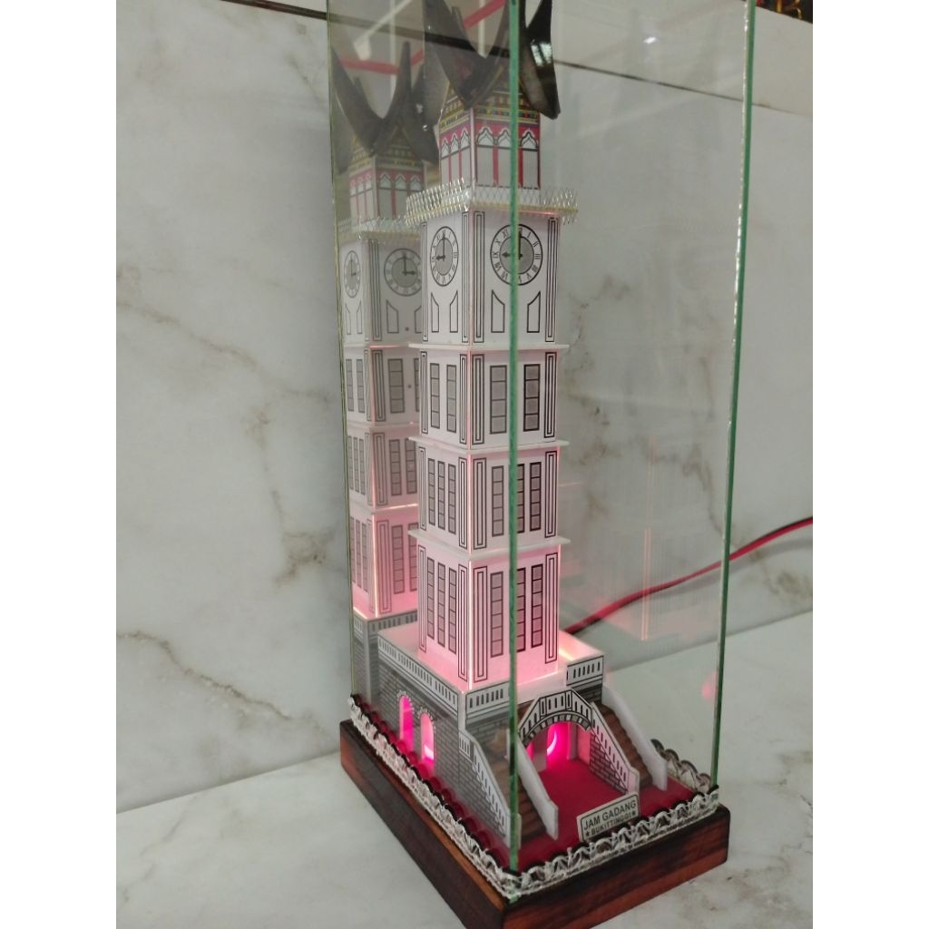 Miniatur jam Gadang Bukittinggi Lampu