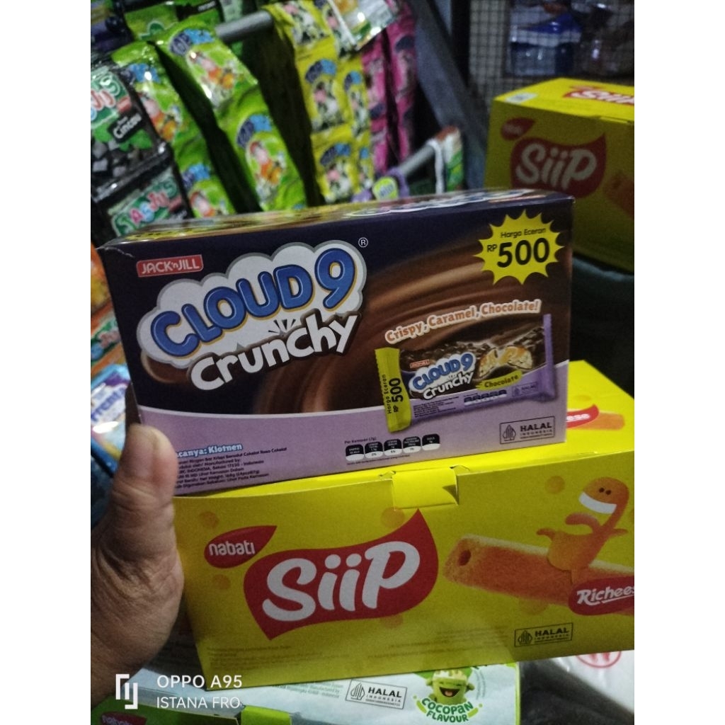 

sip bok isi 20 dan cloud rasa coklat isi 24 pcs(sip bok minta rasa tulis diopsi)