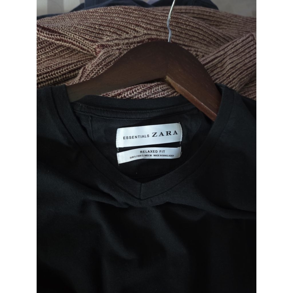 Zara Essential Black T-Shirt. Relaxed fit. 100% original. Size S. baju daleman kaos lengan pendek pr