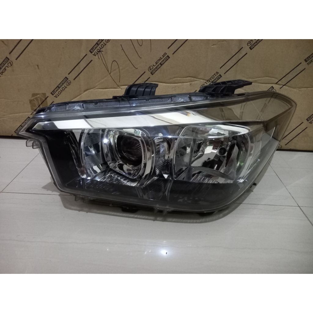 lampu depan wuling confero