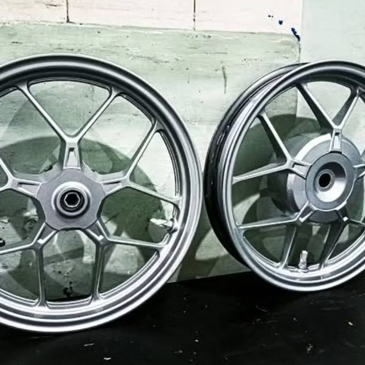 Cat PU Monkey Grey Silver Metalic Velg 100ml