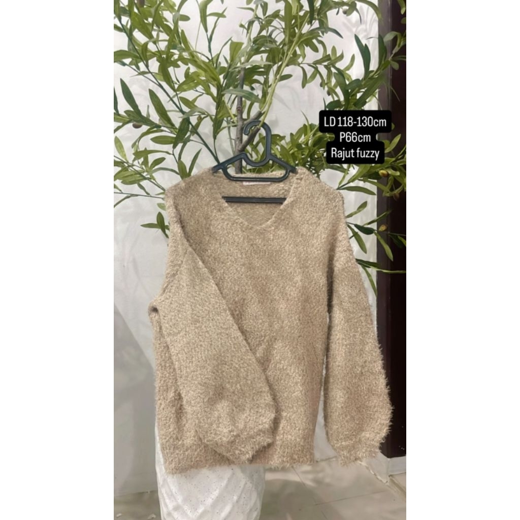 rajut fuzzy lengan balon