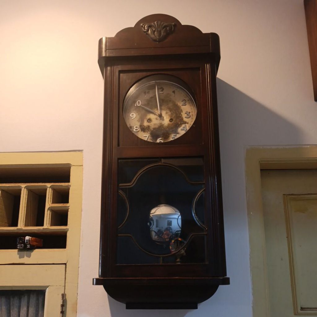 Jam Dinding 2 lubang Junghans