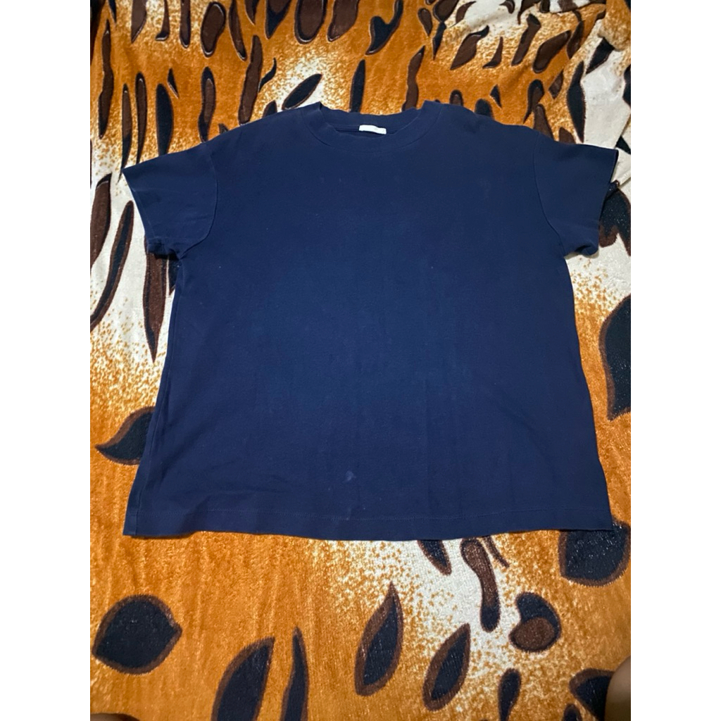 kaos polos GU fitted navy tee