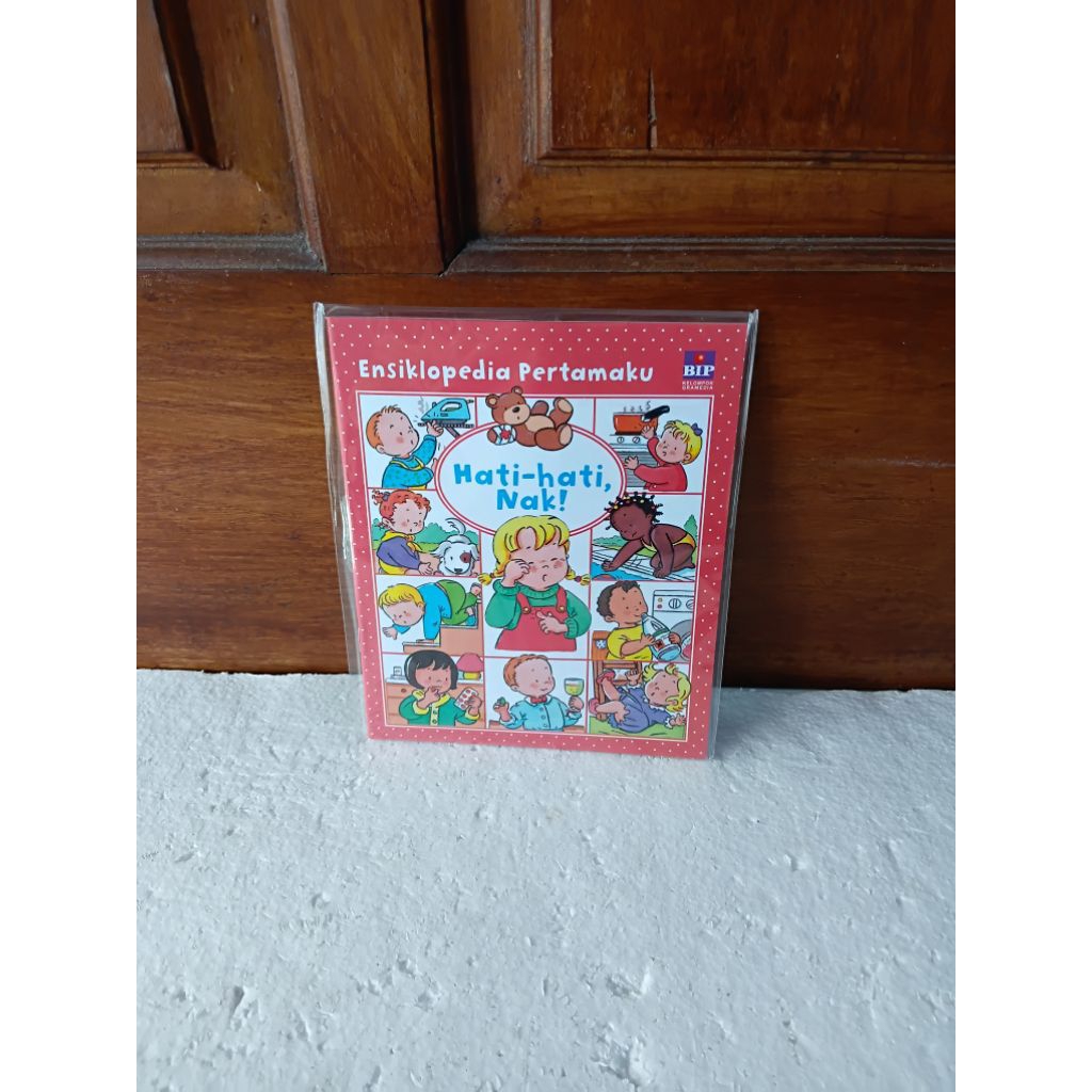 ensiklopedia pertamaku hati hati nak ensiklopedia pertamaku bip gramedia