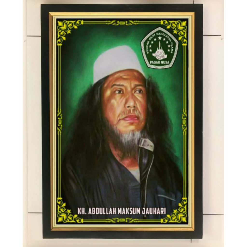 poster plus bingkai kh Abdullah Maksum Jauhari UKuran 53×35