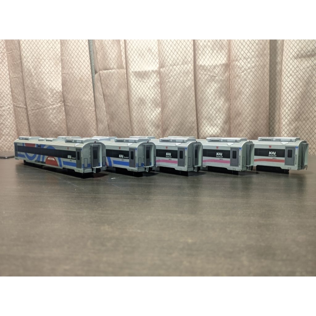 Papercraft Miniatur Kereta Api Stainless Steel New Generation Skala 1:87 (HO) Sudah Jadi