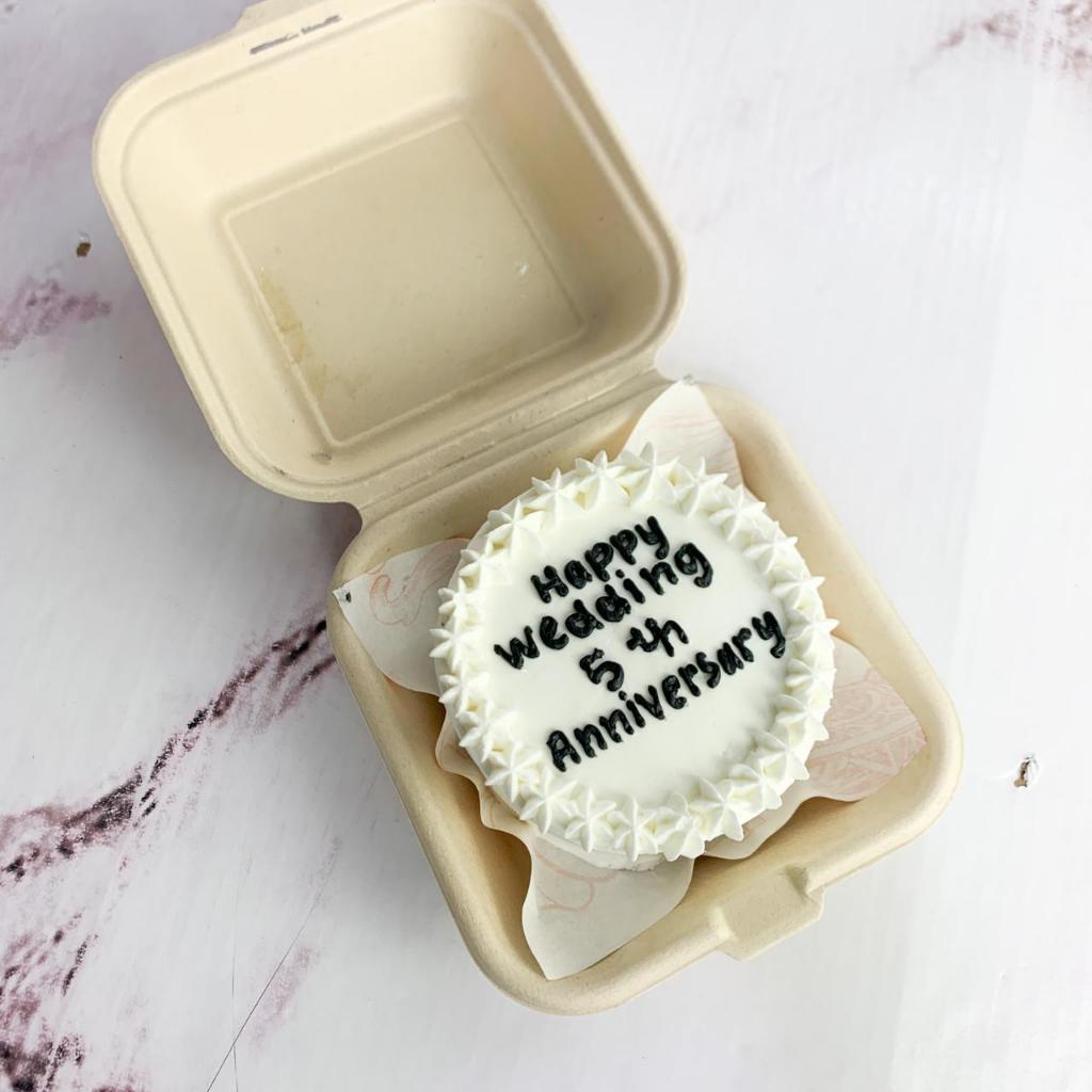 

Korean Cake/Korean Mini Cake/Kue Ultah tema Korean White/Kue Birthday Jakarta